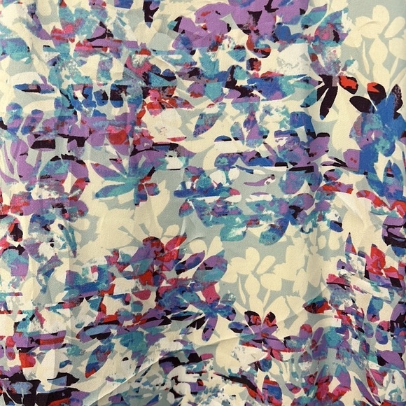 The Limited Floral Raglan Tee - Picture 3 of 8